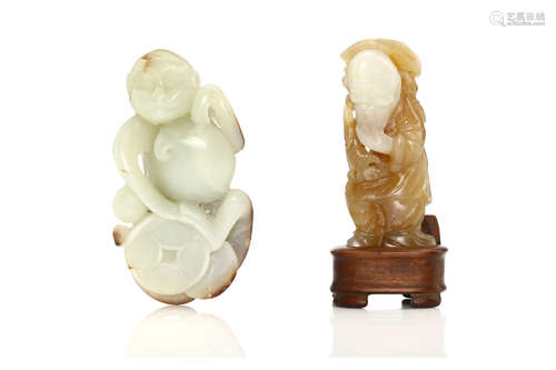 19/20世纪   玉猴及人物玉雕各一件                                                                                                                                           A CHINESE JADE MONKEY AND A JADE CARVING OF A MAN.