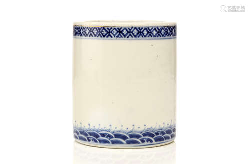 清   青花笔筒                                                                                                                                                   A CHINESE BLUE AND WHITE BRUSHPOT.