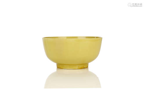 清康熙   单色黄釉碗「大清康熙年制」款                                                                                                                              A CHINESE MONOCHROME YELLOW BOWL.