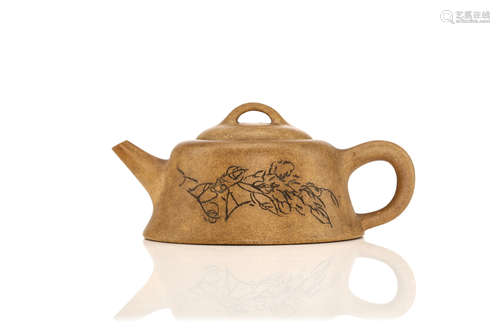 宜兴紫砂壶                                                                                                                                                               A CHINESE YIXING ZESHA TEAPOT AND COVER.