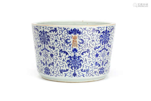 清   釉上篮彩花盆                                                                                                                                           A CHINESE BLUE-ENAMELLED JARDINIÈRE.