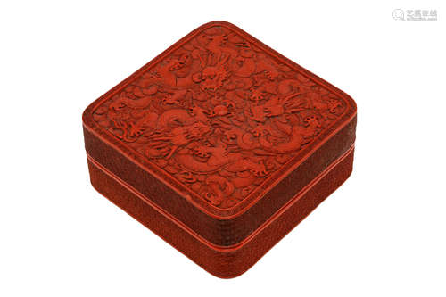 清乾隆   剔红雕漆三龙戏珠盖盒                                                                                                                                      A CHINESE CINNABAR LACQUER 'DRAGON' BOX AND COVER.