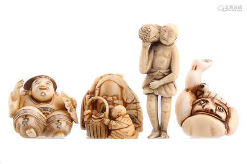 象牙雕り根付４点、１９世纪                                                                                                                                         FOUR JAPANESE IVORY NETSUKE.