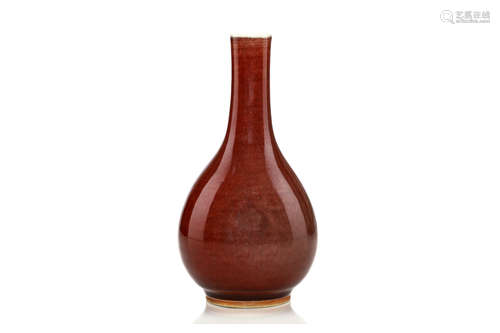 清   红釉玉壶春瓶                                                                                                                                             A CHINESE OX-BLOOD GLAZED PEAR-SHAPED VASE.