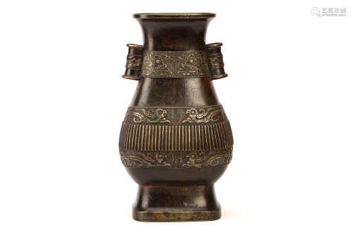 明   博古铜瓶                                                                                                                                                       A CHINESE ARCHAISTIC BRONZE VASE, FANGHU.
