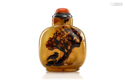 清1770-1860   玛瑙浅浮雕鼻烟壶                                                                                                                                    A CHINESE CARVED SILHOUETTE AGATE SNUFF BOTTLE.