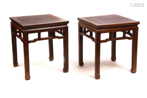 17世纪   黄花梨方脚长方凳一对                                                                                                                                    A PAIR OF CHINESE HUANGHUALI RECTANGULAR CORNER-LEG STOOLS, CHANGFANGDENG.