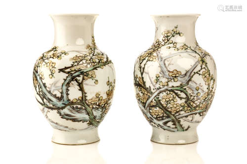 梅纹瓶一对，款识：寉仙田青，李珠山写次 「 寉□」                                                                                                                               A PAIR OF CHINESE PRUNUS DECORATED VASES.