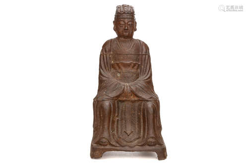 清康熙1721   铸铁人物坐像                                                                                                                                      A CHINESE DOCUMENTARY CAST IRON SEATED FIGURE.