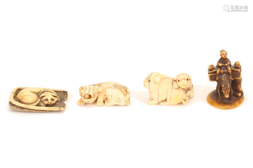 象牙雕り根付４点、１９．２０世纪                                                                                                                                FOUR JAPANESE IVORY NETSUKE.