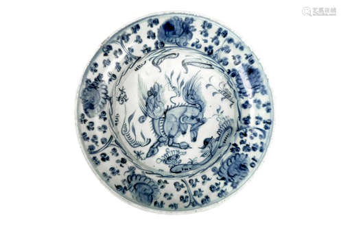 明万历   青花麒麟碟                                                                                                                                               A CHINESE BLUE AND WHITE QILIN DISH.