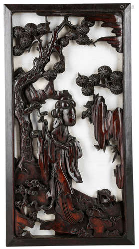 19世纪/20世纪早期   木雕人物饰版一对                                                                                                                              A PAIR OF CHINESE CARVED WOOD LADIES PANELS.