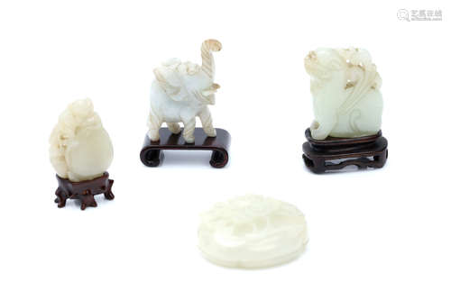 19/20世纪   玉雕四件                                                                                                                                               FOUR CHINESE SMALL JADE CARVINGS.