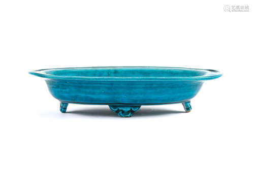 清   绿松釉花盆                                                                                                                                                    A CHINESE TURQUOISE GLAZED JARDINIÈRE.