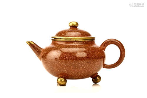 外销泰国宜兴紫砂壶                                                                                                                                                      A CHINESE YIXING TEAPOT FOR THE THAI MARKET.