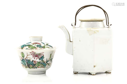 19/20世纪   建华公司出品六角茶壶及粉彩茶盌一只                                                                                                                   A CHINESE TEAPOT TOGETHER WITH A TEABOWL AND COVER.