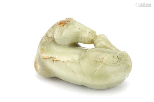 17/18世纪   玉雕卧马镇纸                                                                                                                                              A CHINESE CARVED JADE HORSE SCROLL WEIGHT.