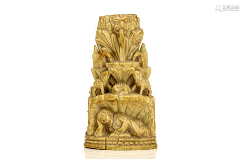 果阿约1650   象牙雕“好牧人之山”基座                                                                                                                                    A CARVED IVORY MOUNT OF THE GOOD SHEPHERD PLINTH.