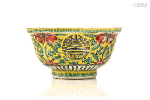 清雍正   珐琅寿桃盌「大清雍正年制」款                                                                                                                              AN CHINESE ENAMELLED SHOU CHARACTER AND PEACHES BOWL.