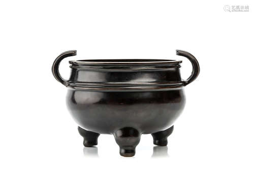 明   三足铜香炉                                                                                                                                                          A CHINESE TRIPOD BRONZE CENSER.