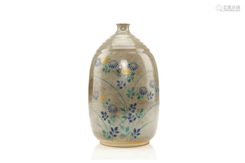 清水焼 花瓶、１９・２０世纪                                                                                                                                    A JAPANESE KIYOMIZU VASE.