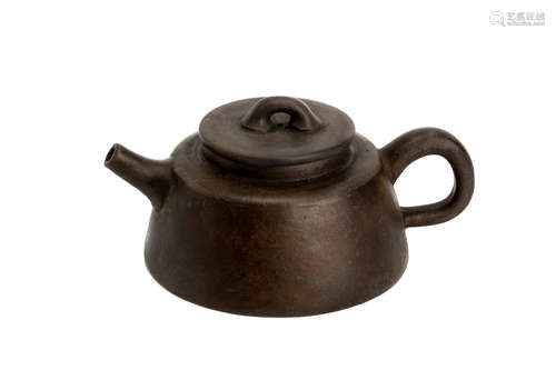 宜兴紫砂壶，款：「大彬」                                                                                                                                                          A CHINESE YIXING TEAPOT, SIGNED DABIN.