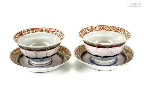 清   绘花瓣咖啡杯碟两套                                                                                                                                              A PAIR OF CHINESE FLOWER PETAL TEA BOWLS AND SAUCERS.