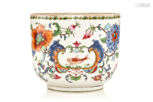 清乾隆约1745   粉彩罐                                                                                                                                        A CHINESE FAMILLE ROSE POMPADOUR PATTERN JAR.