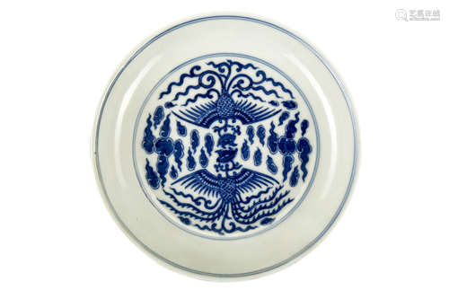 清乾隆   青花凤纹碟「大清乾隆年制」款                                                                                                                             A CHINESE BLUE AND WHITE PHOENIX DISH.