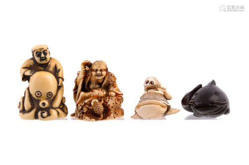 象牙雕、木雕り根付４点、１９世纪                                                                                                                               FOUR JAPANESE NETSUKE.