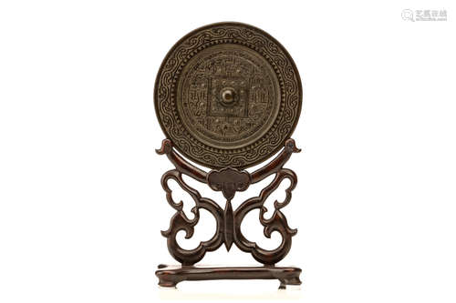 17世纪   铜镜及镜托                                                                                                                                            A CHINESE BRONZE MIRROR AND STAND.