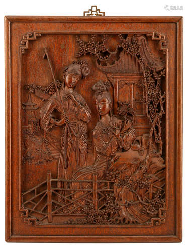 19世纪晚期/20世纪早期   木雕美人饰版                                                                                                                                               A CHINESE CARVED WOOD 'BEAUTIES' PANEL.