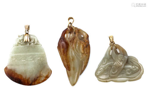 19/20世纪   玉佩三件                                                                                                                                             THREE CHIENSE JADE PENDANTS.