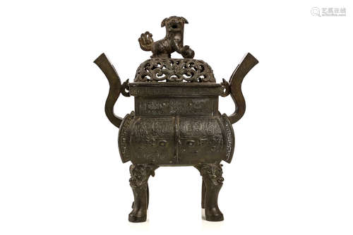 明   双耳方鼎形佛狮戏珠盖炉                                                                                                                                      A CHINESE BRONZE CENSER AND COVER, FANGDING.