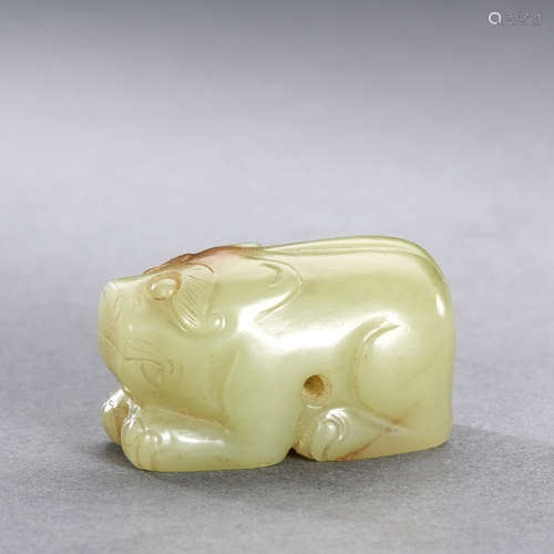 A CHINESE YELLOW JADE TIGER PENDANT