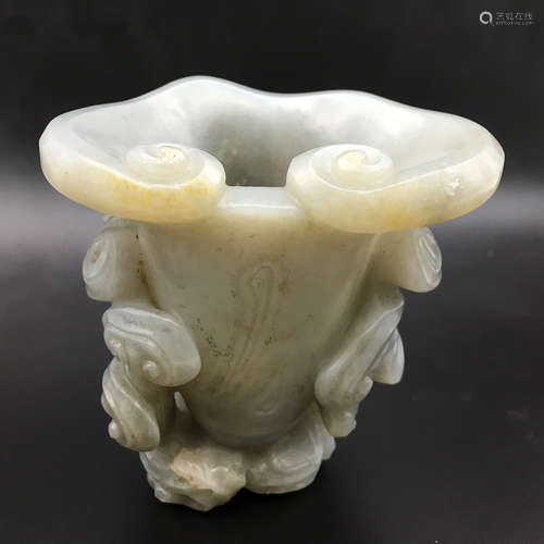 A CHINESE JADE LINGZHI VASE