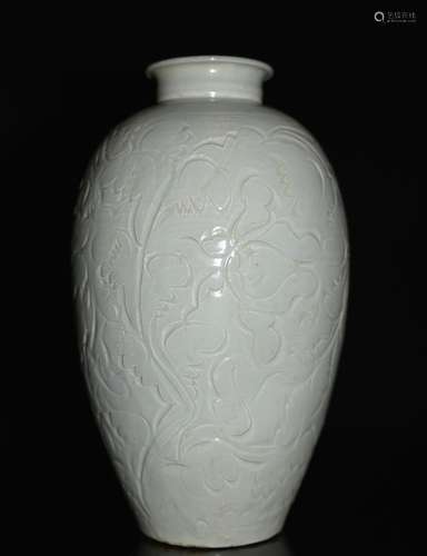 Chinese White Glazed Engraved Design Vase