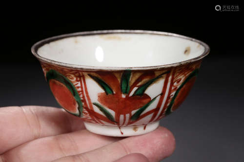 A SET OF FIVE PORCELAIN BOWLS WITH WOOD BOX