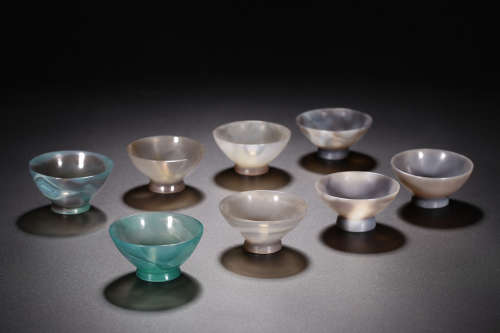 A SET OF EIGHT AGATE CUP WITH CERTIFICATE