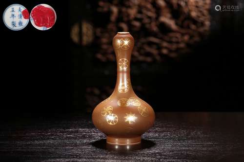 A JIANG YAO-GLAZED GARLIC MOUTH PORCELAIN VASE