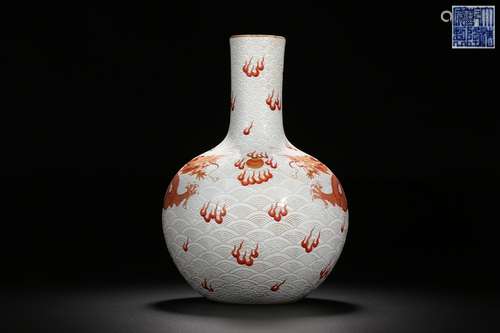 A LARGE FAMILLE ROSE DRAGON VASE