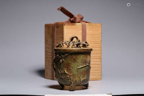 A THREE-FOOTED BRONZE CENSER WITH COVER AND WOOD BOX