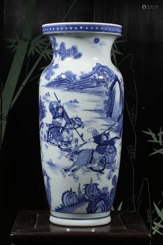 A LARGE BLUE AND WHITE ROULEAU VASE