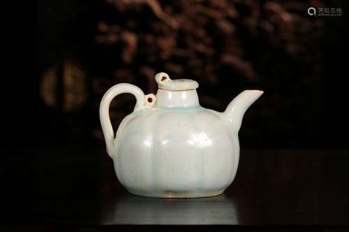 A HU TIAN YAO-GLAZED TEAPOT WITH COVER