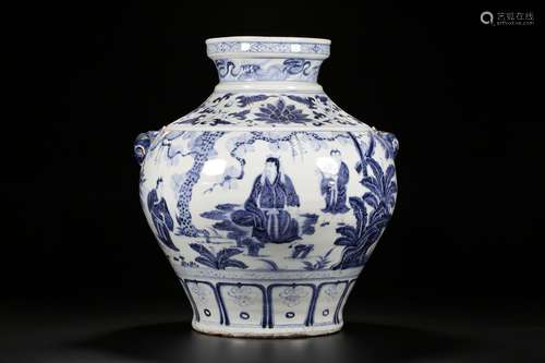 A LARGE BLUE AND WHITE JAR, GUAN 