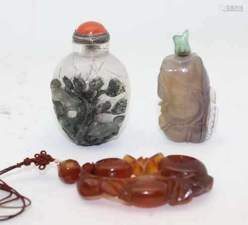 2 AGATE SNUFF BOTTLES AND PENDANT