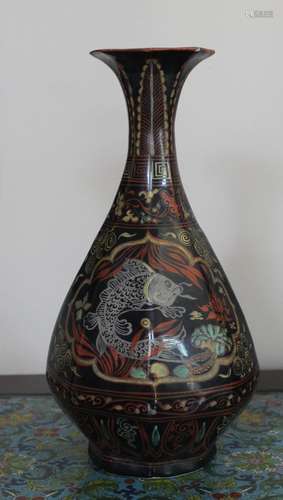 BLUE, RED AND GOLD GLAZE PORCELAIN VASE