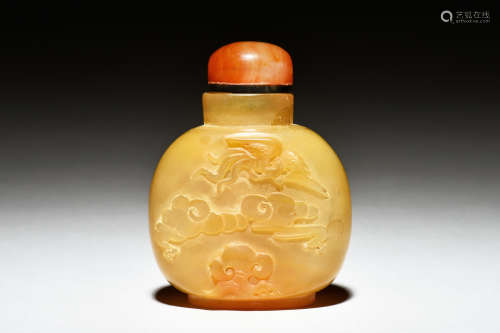 AGATE CARVED 'PHOENIX' SNUFF BOTTLE
