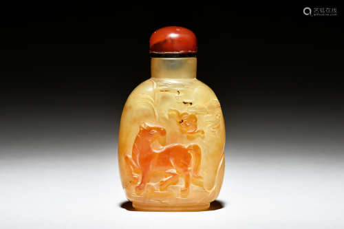 AGATE CARVED 'HORSE' SNUFF BOTTLE
