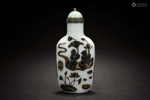 BROWN OVERLAY WHITE GLASS SNUFF BOTTLE